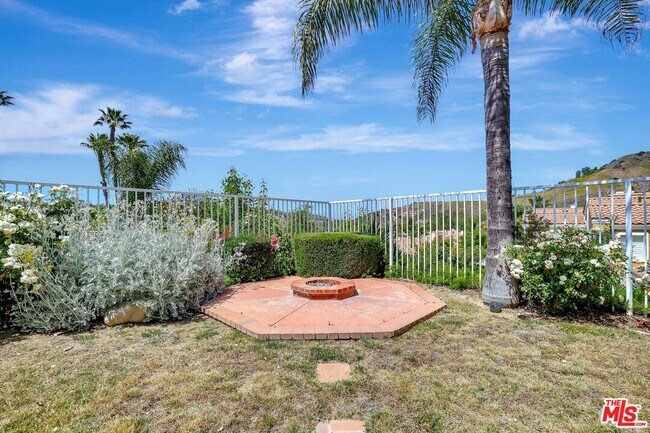 Building Photo - 24701 Cll Conejo