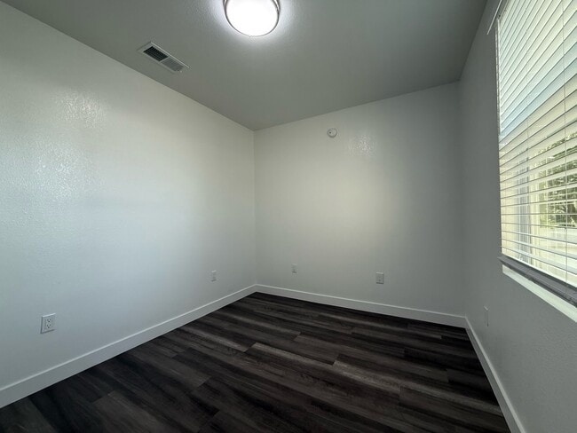 Building Photo - 823 Madison St