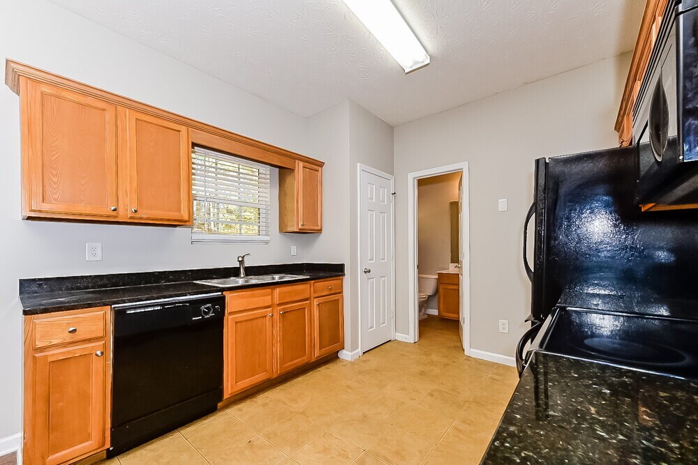 Building Photo - 100 Astilbe Meadow Dr