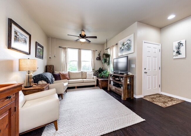 Building Photo - Gorgeous Gold Hills Mesa 2 Bedroom