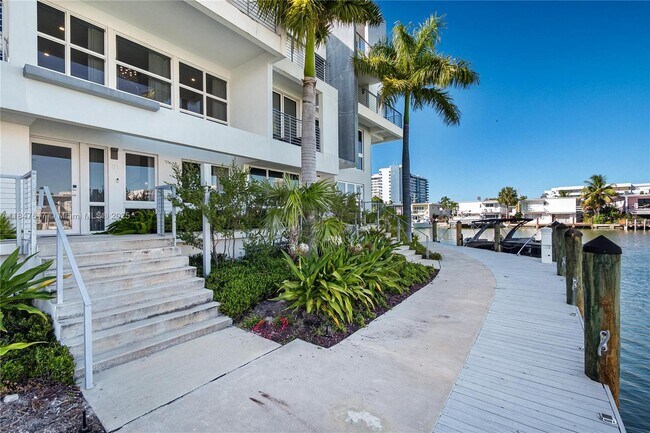Building Photo - 31 N Shore Dr