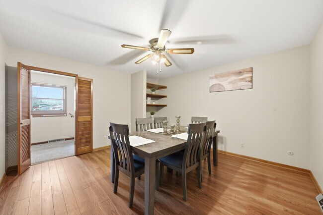 Building Photo - 1212 Johnston Dr