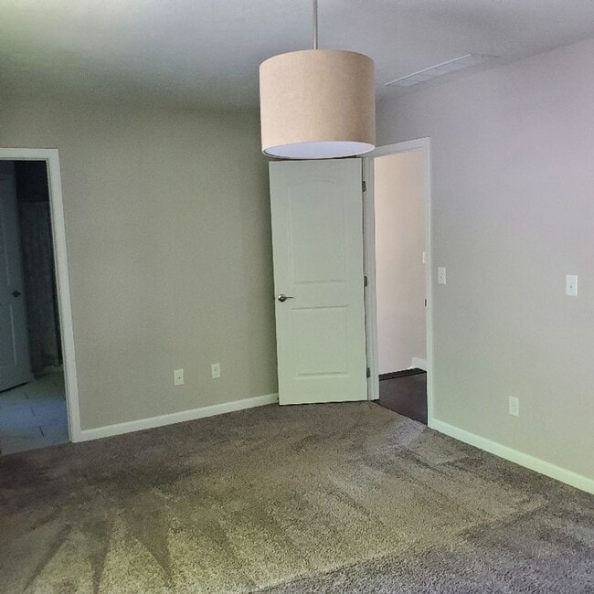 Building Photo - 3 Bed Room House For Rent