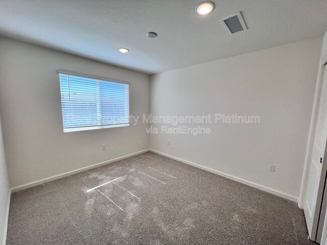 Building Photo - 2065 N Wagon Ln