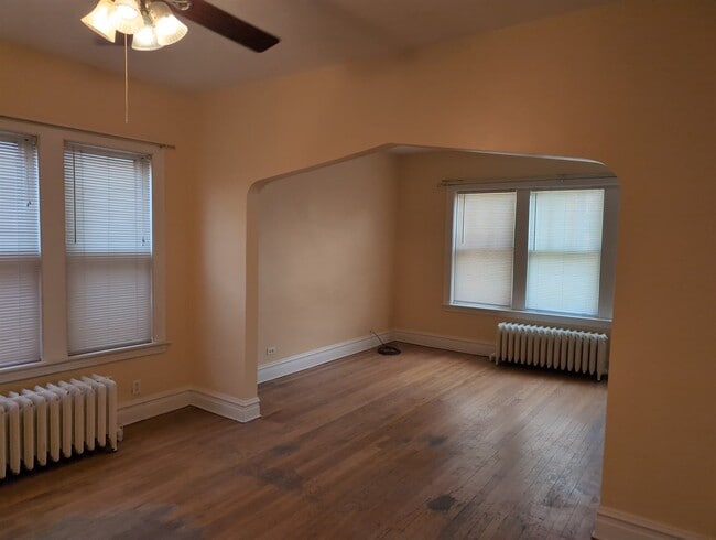 Building Photo - 5622 N Mango Ave