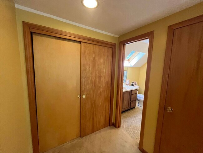 Building Photo - 35 Woodland Pines Rd