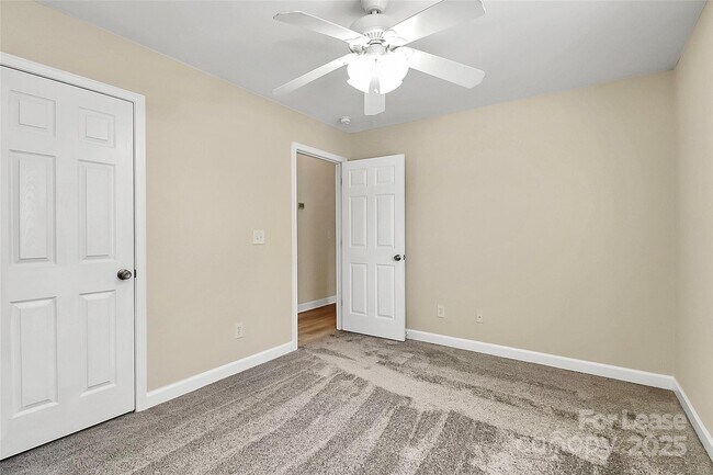 Building Photo - 7125 Weavers Run
