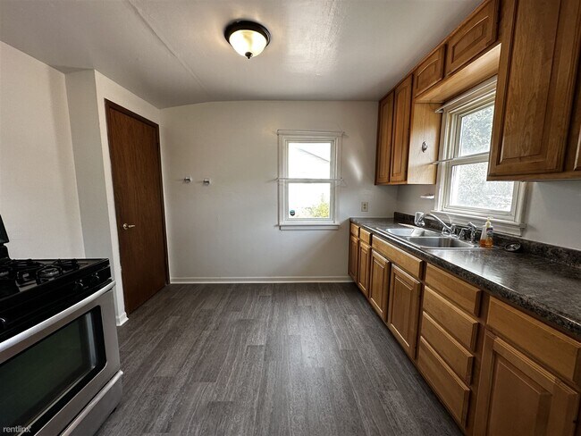 Building Photo - 2 br, 1 bath House - 2710 West Rapid Street