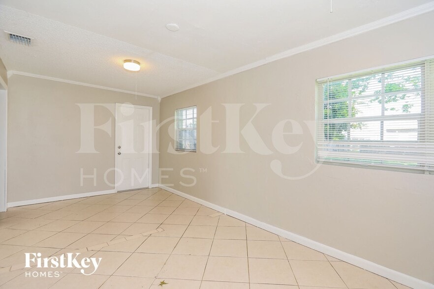 Building Photo - 1520 SW 68th Way