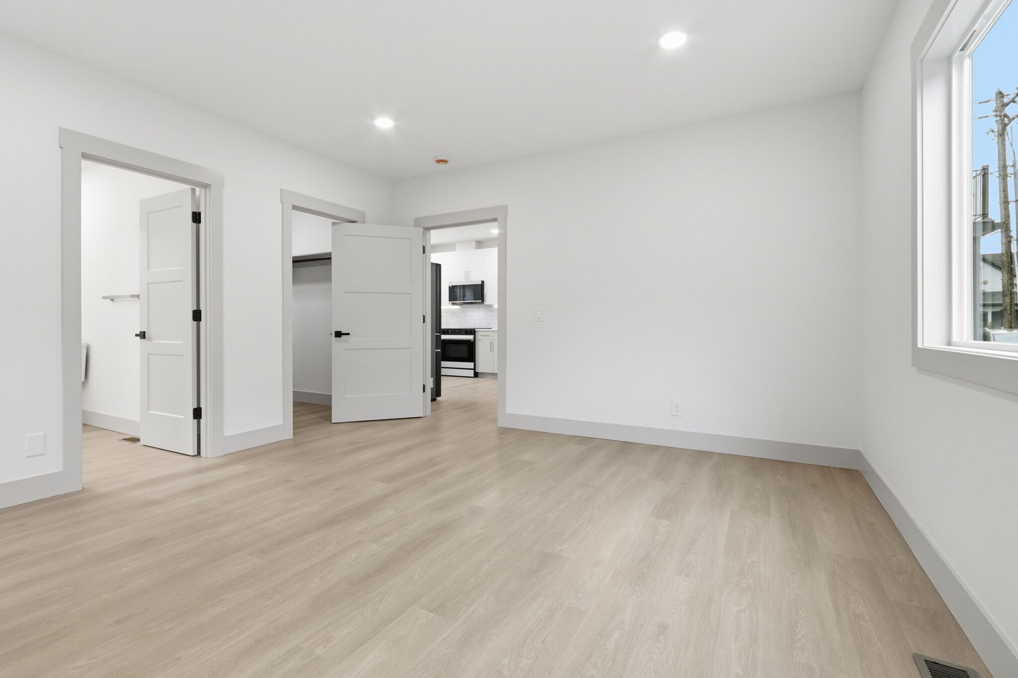 Building Photo - 437 NE Fargo St