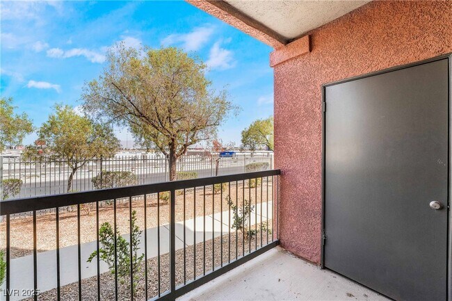 Building Photo - 8000 W Badura Ave