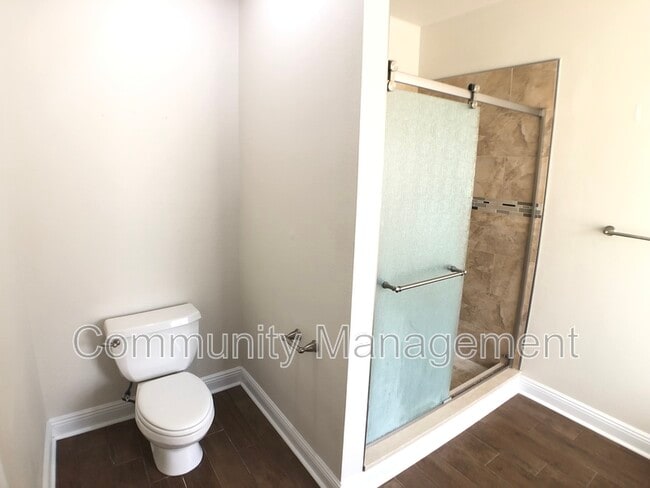 Building Photo - 25857 Linwood Rd