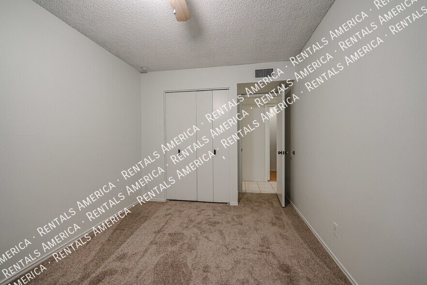 Building Photo - 6626 N Majorca Ln W