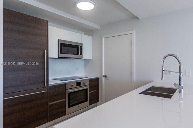 Building Photo - 301 Altara Ave
