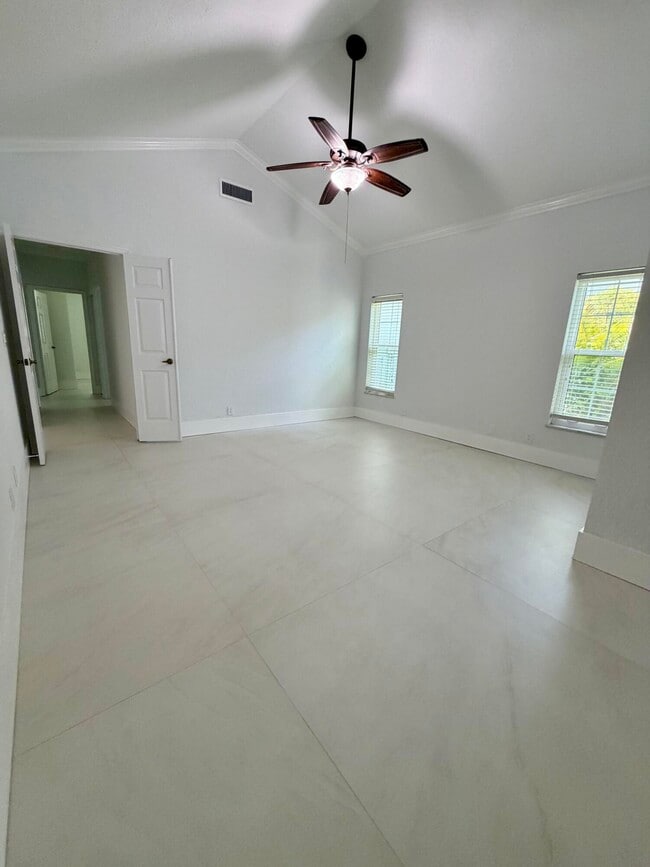 Building Photo - 10114 Hunt Club Ln