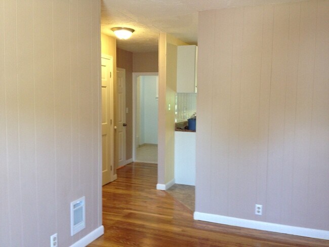 Building Photo - 0 School St