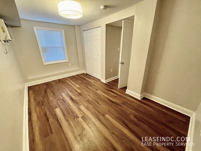 Building Photo - 2404 10th St NE