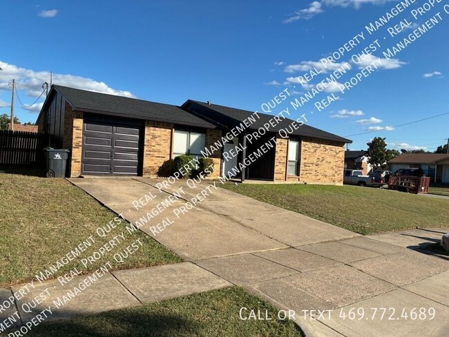 Building Photo - 5105 Sandalwood Ln