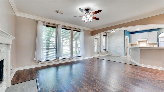 Building Photo - 15603 Twisting Springs Dr