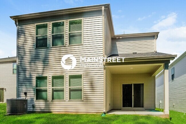 Building Photo - 4 Bedroom Pet-Friendly Home in Charlotte, NC with Main Street Renewal
