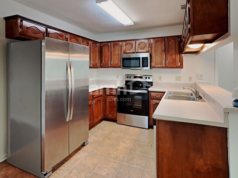 Building Photo - 3019 Long Bridge Cv