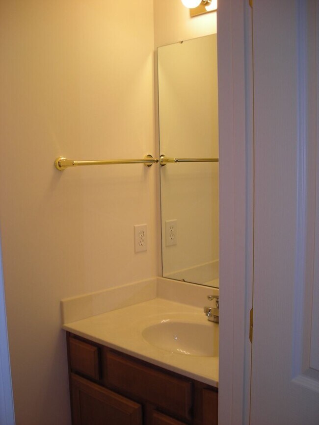 Building Photo - 181 Clusters Cir