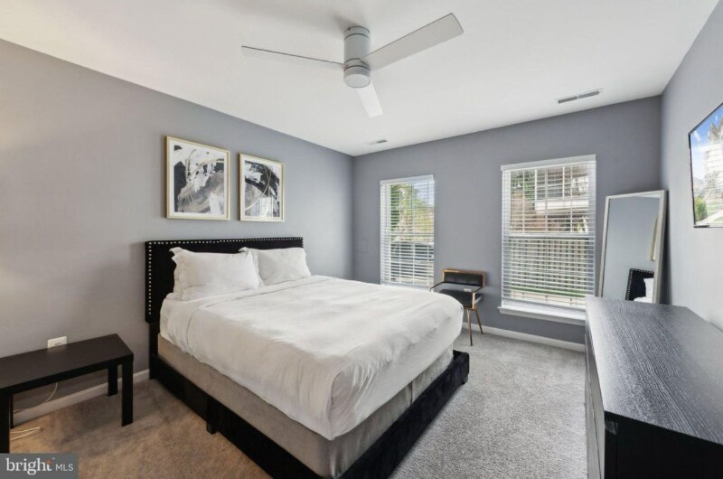 Building Photo - 401 Woodcrest Dr SE