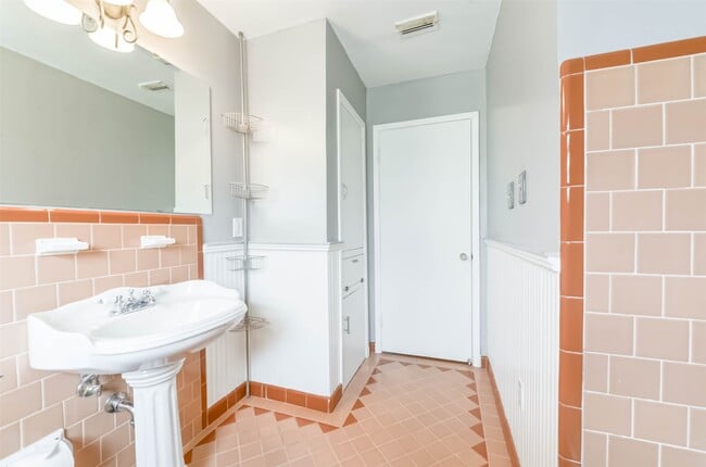 Building Photo - 4615 Braeburn Dr