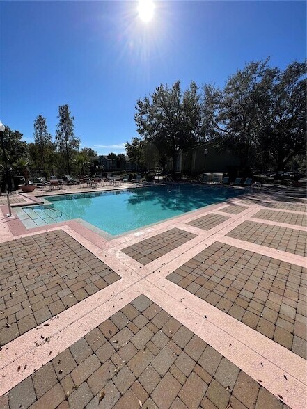 Building Photo - 2035 Dixie Belle Dr