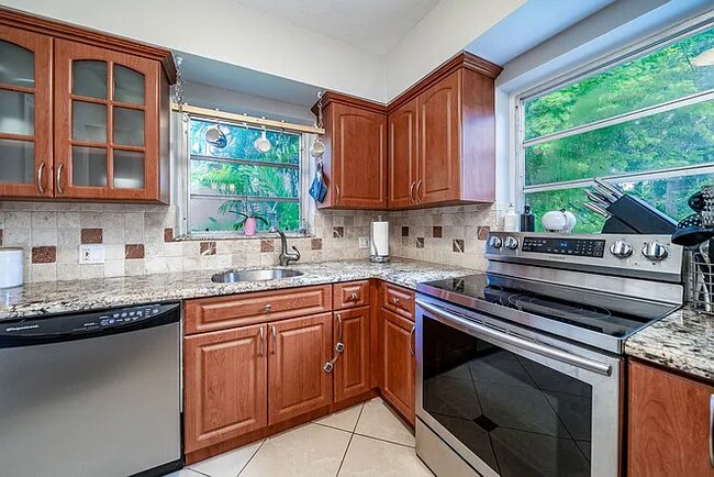 Kitchen - 2111 SW 24th St