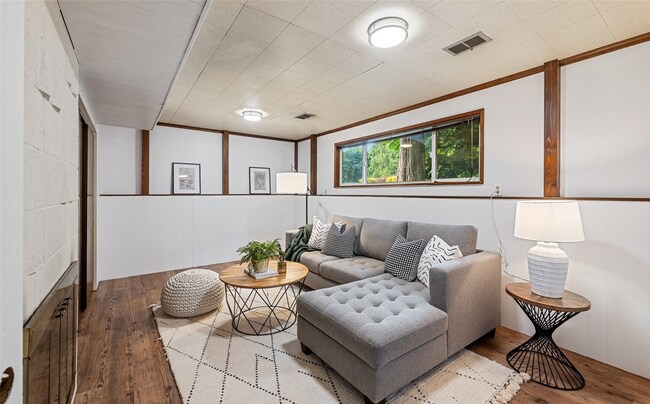 Building Photo - Stunning 4-Bedroom, 2.5-Bath Remodeled Home in Rushmore, Gig Harbor