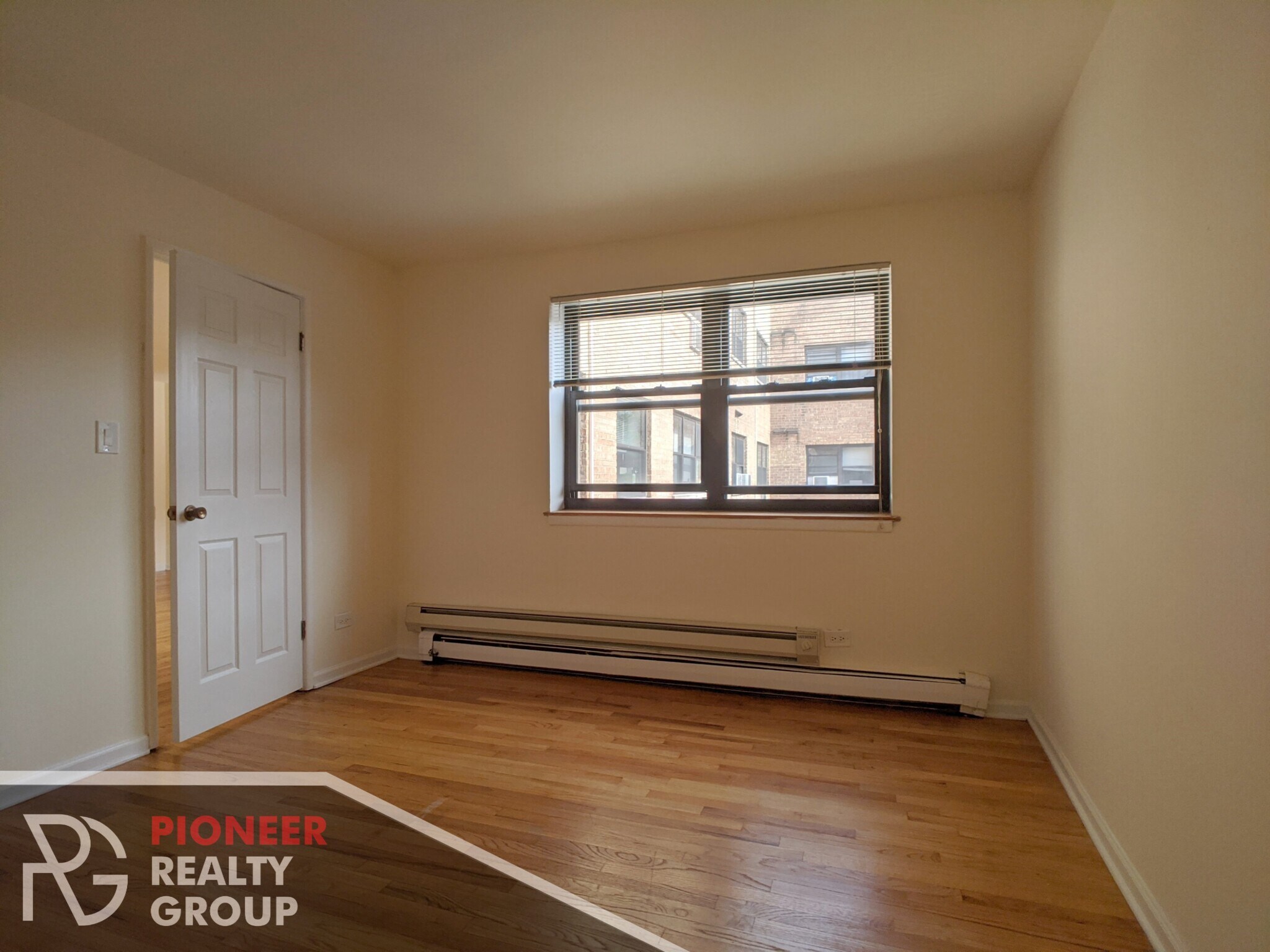 Building Photo - 665 W Wrightwood Ave