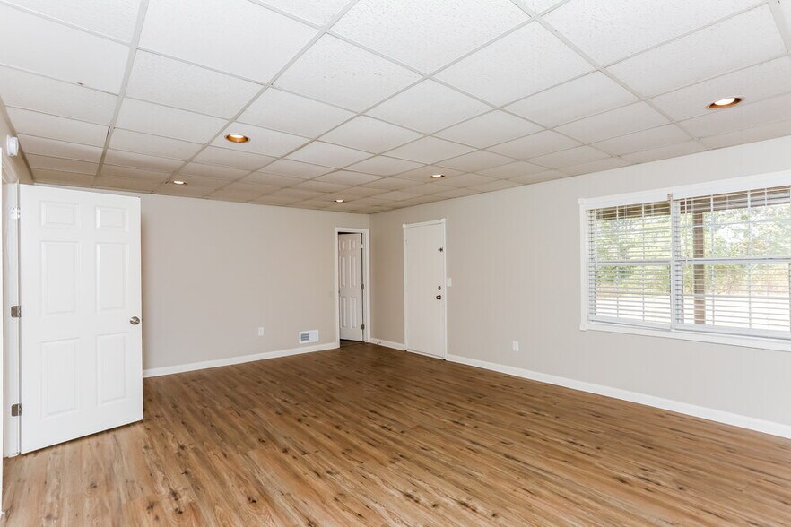 Building Photo - 816 Ruswood Rd