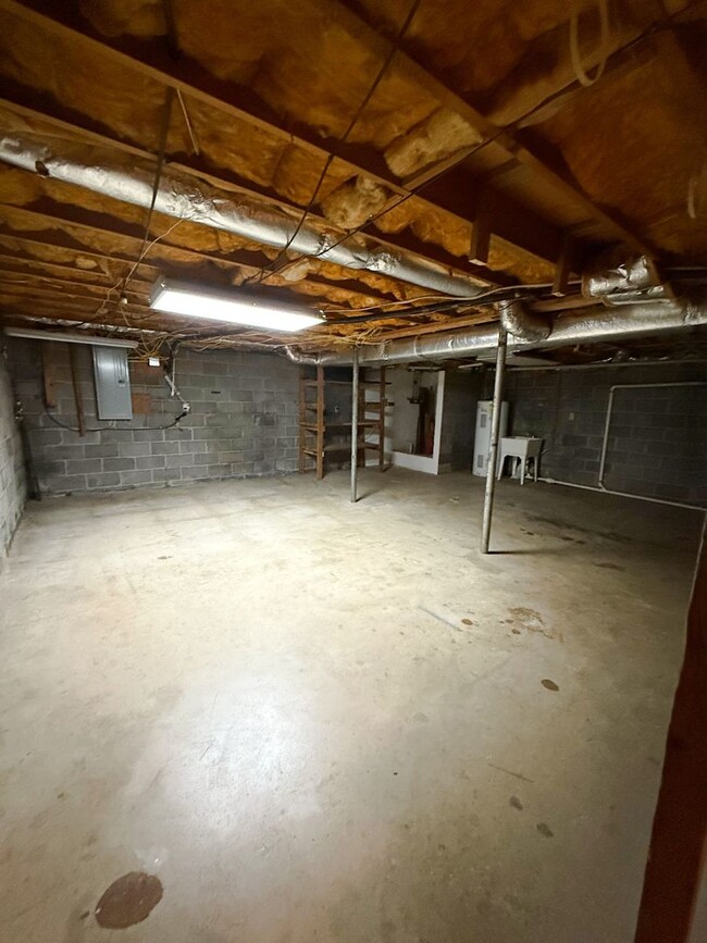 Building Photo - Rockford rental available now