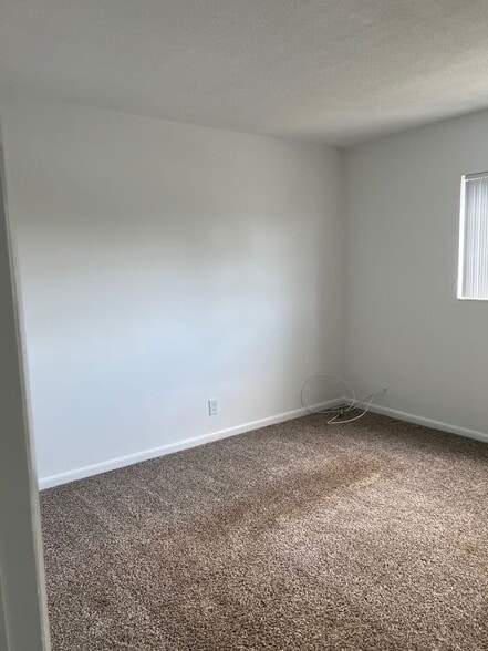 Building Photo - 374 Sunshine Dr