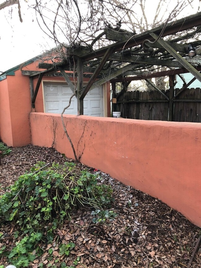 Building Photo - Tahoe Park Cutie! - JUST REDUCED