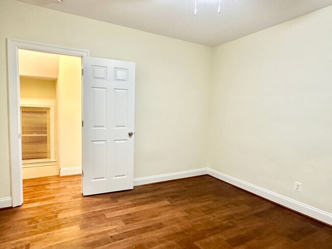 Building Photo - Detached 4 bed 3 bath. Pets Welcome!