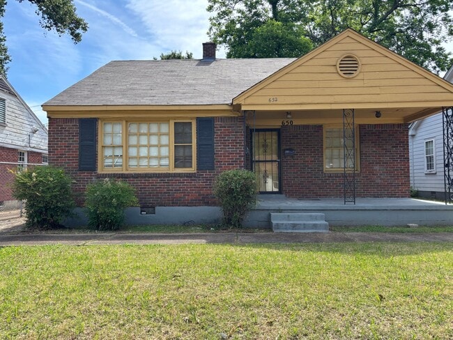 Building Photo - 652 N Hollywood St