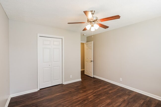 Building Photo - 1502 Cedardale Rd