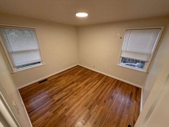 Building Photo - 323 NE 158th St