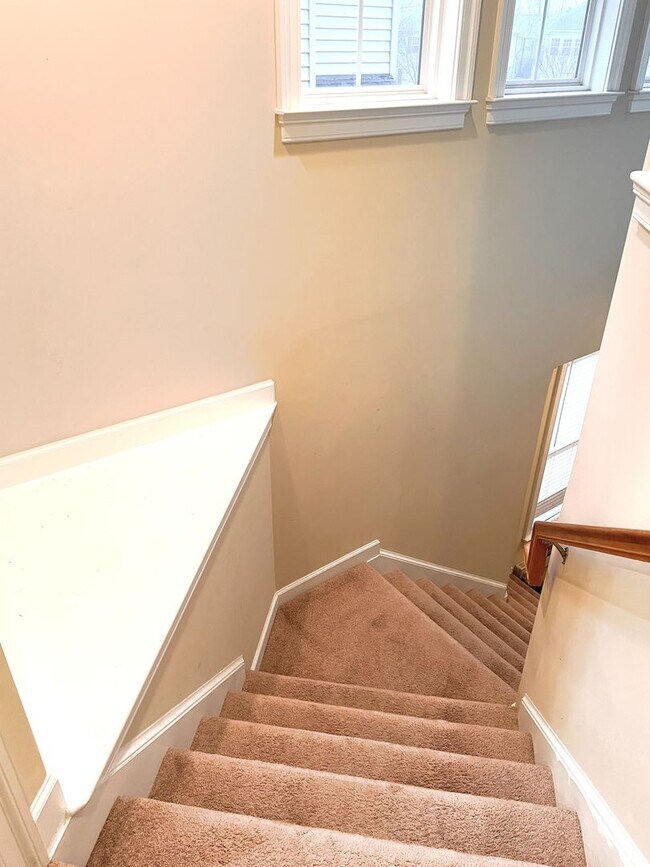Building Photo - Beautifully Maintained Home in the Heart o...