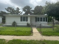 Building Photo - Recently Renovated 3 Bedroom in Atlantic C...