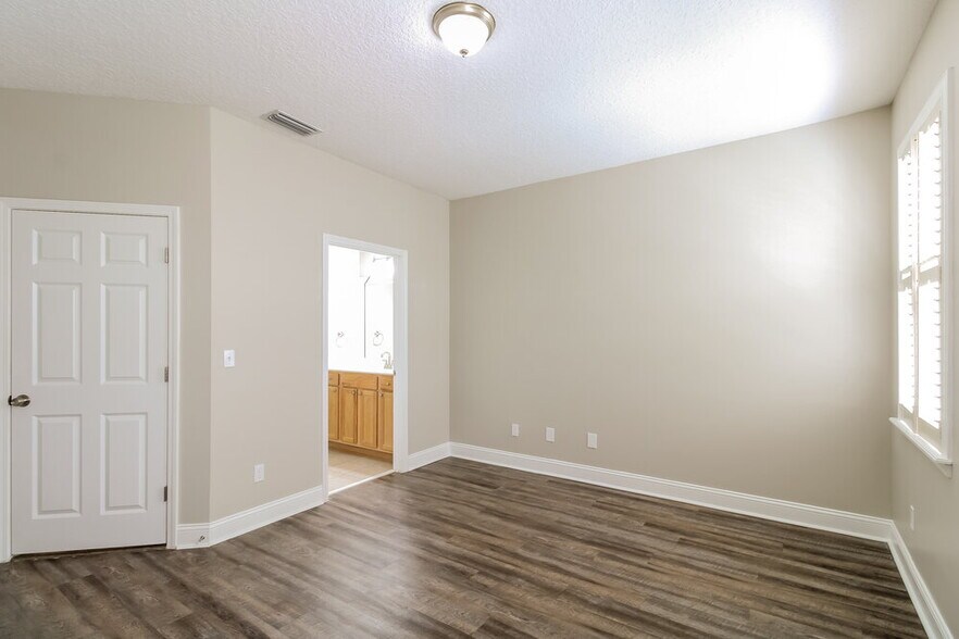 Building Photo - 3819 Lavista Cir