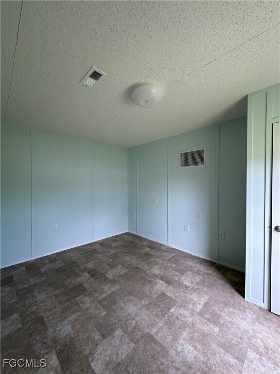 Building Photo - 8086 Heck Dr