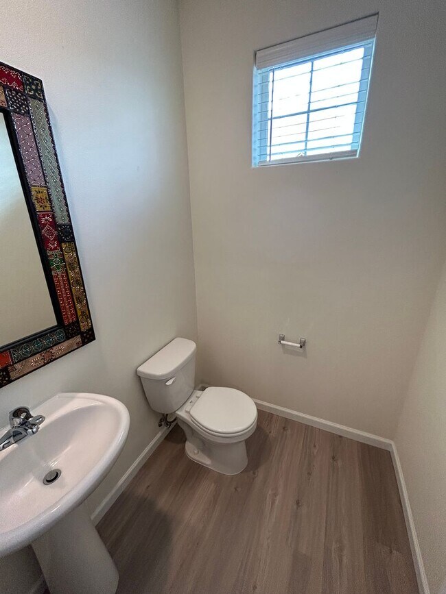 Building Photo - 2338 NW Yohn Ranch Dr