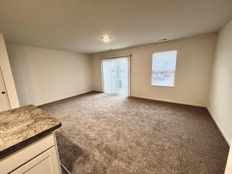 Building Photo - 217 Goldenrod Dr