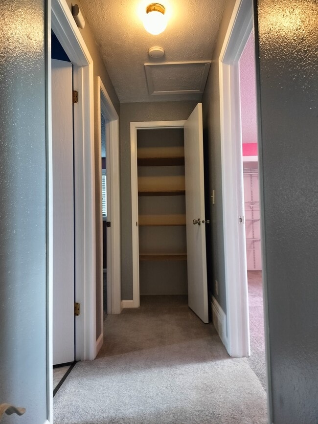 Building Photo - 130 NW Carrie Cir