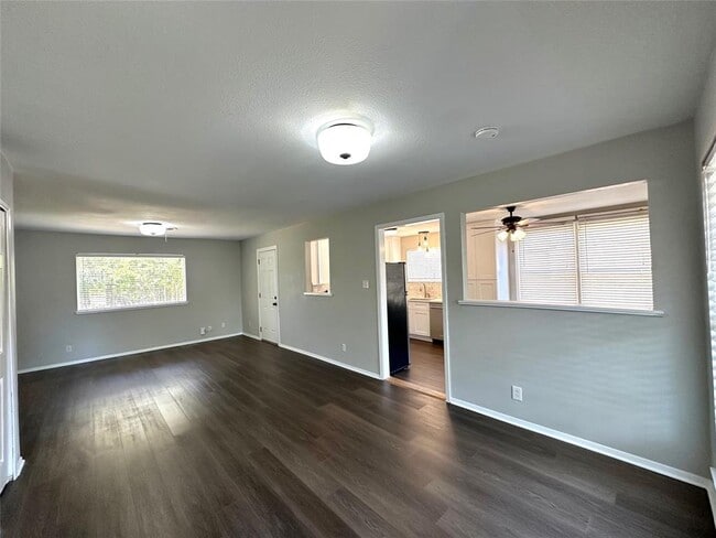 Building Photo - 8302 Briarwood Ln
