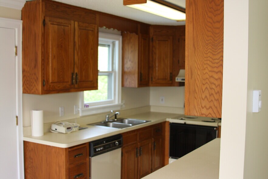 Kitchen - 159 Sheffield Ln