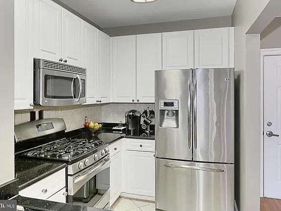 Building Photo - 4950 Brenman Park Dr